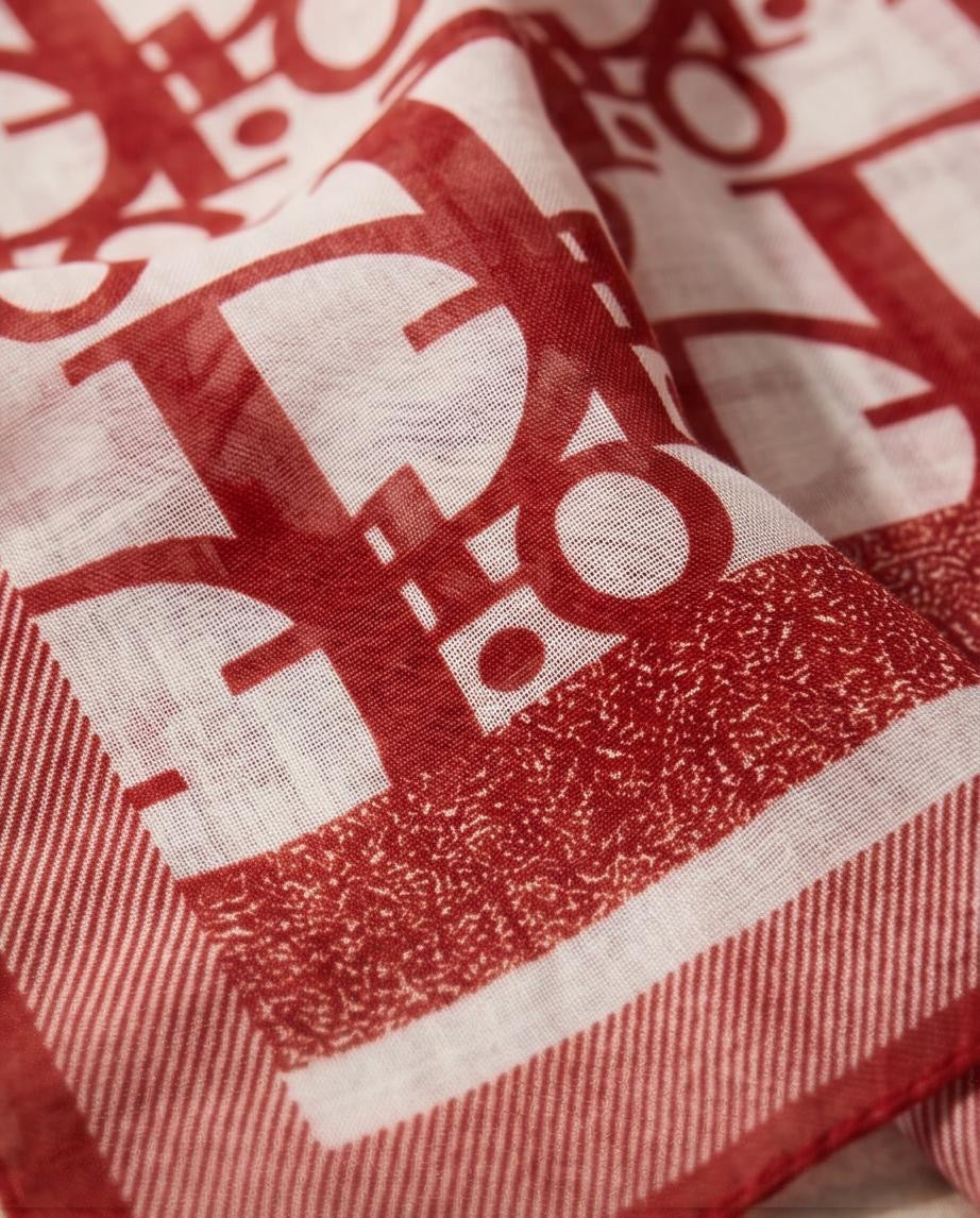 Dion Scarf