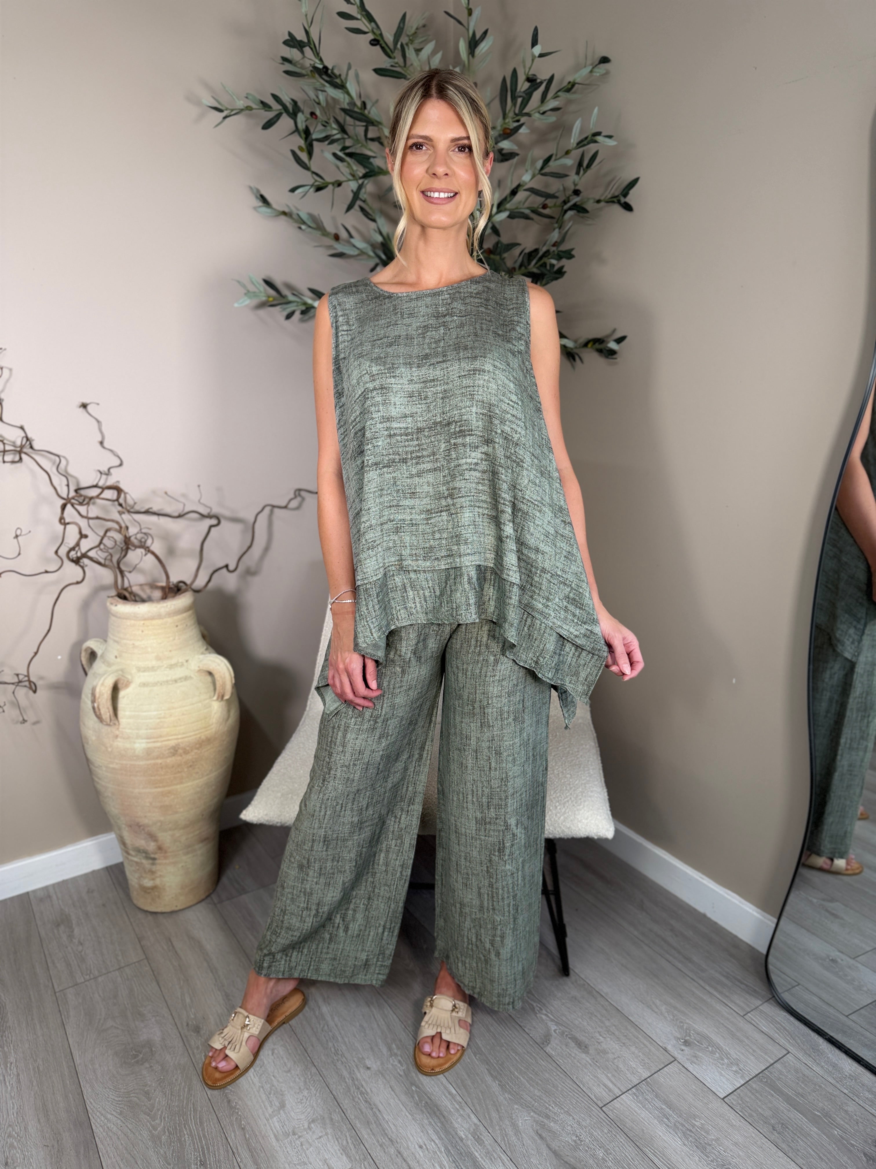 Barbs Two Piece Set