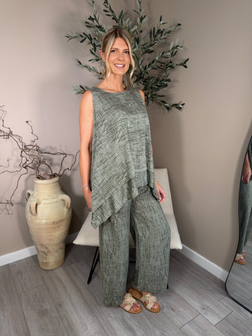 Barbs Two Piece Set