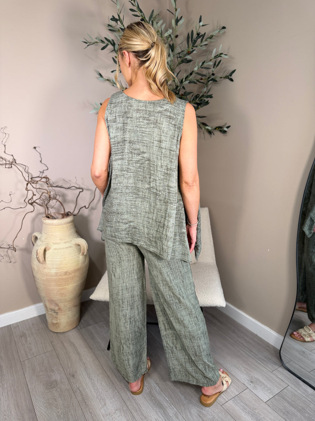 Barbs Two Piece Set