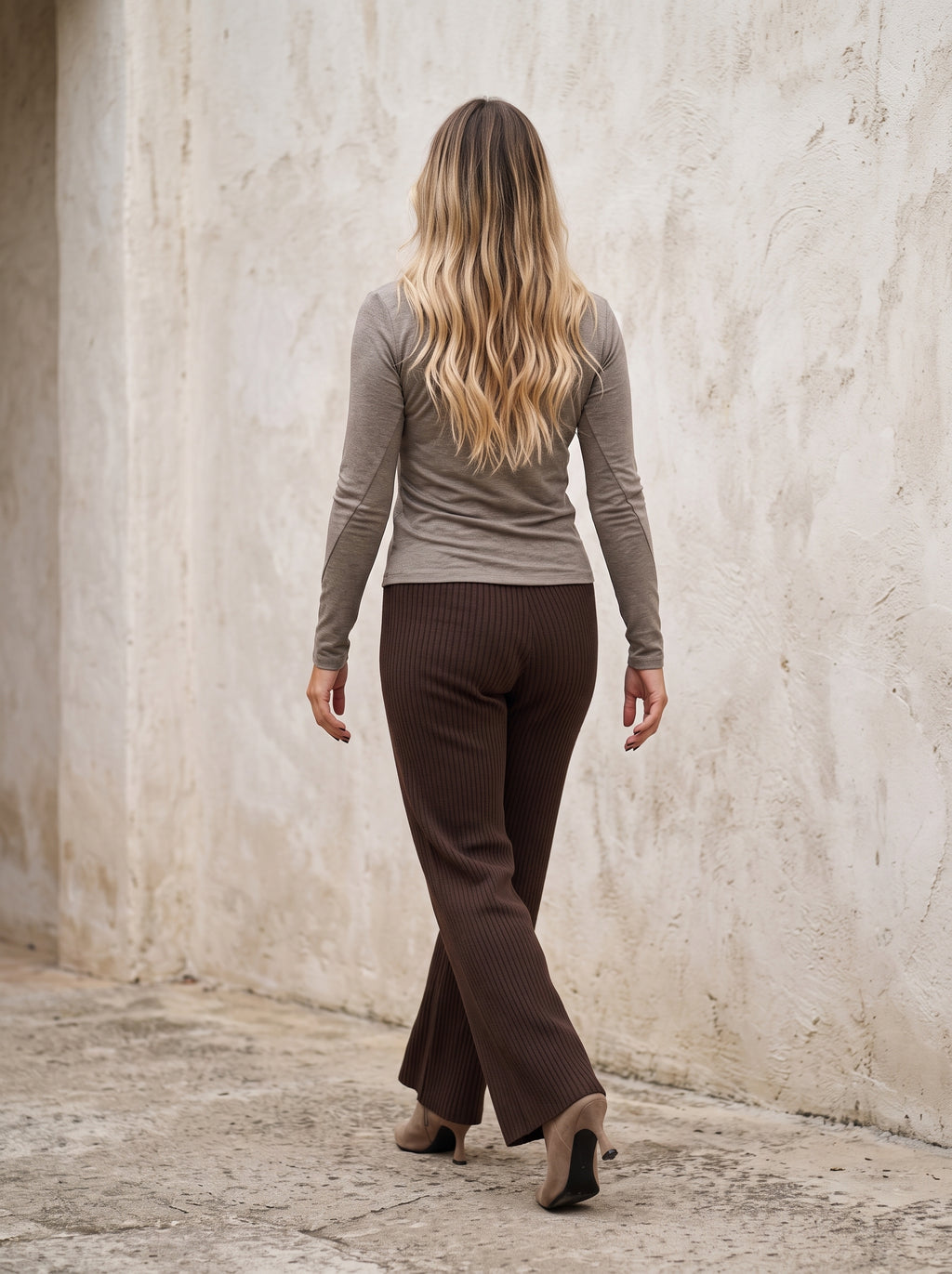 Oslo Round Neck Basic Top